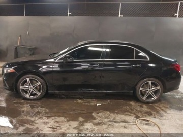 Mercedes Klasa A W177/V177 2021 Mercedes-Benz Klasa A 2021r., A 220, od ubezpieczalni 2.0 Benzyna 188KM, zdjęcie 3