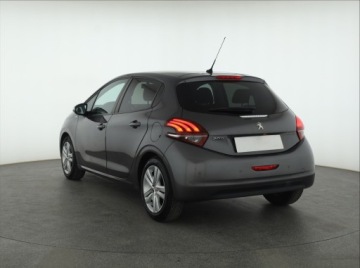 Peugeot 208 I Hatchback 5d Facelifting 1.2 PureTech 82KM 2017 Peugeot 208 1.2 PureTech, Salon Polska, zdjęcie 3