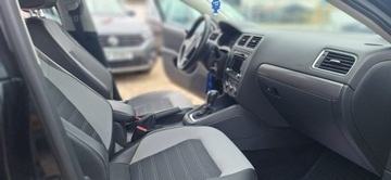 Volkswagen Jetta VI Sedan 2.0 TDI CR DPF 140KM 2013 Volkswagen Jetta automat mały przebieg, zdjęcie 11