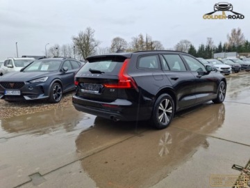 Volvo V60 II  Kombi 2.0 D3 150KM 2020 Volvo V60 2,0 D3 150KM klima elektryka led alu navi tempomat oplacony 2.0, zdjęcie 5
