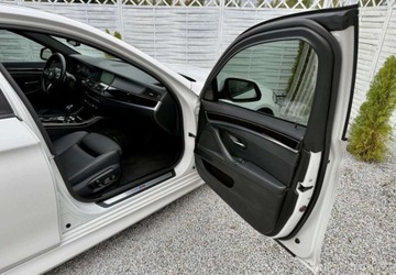 BMW Seria 5 F10-F11 Limuzyna Facelifting 550i 450KM 2014 BMW Seria 5 BMW Seria 5 550i Luxury Line 4.4 Benzyna 450KM, zdjęcie 35