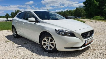Volvo V40 II Hatchback 2.0 D2 DRIVE-E 120KM 2015 Volvo V40 2.0 D2 120KM # Momentum # Navi #, zdjęcie 2