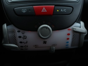 Toyota Aygo I Hatchback 5d Facelifting 1.0 VVT-i 68KM 2013 Toyota Aygo 1.0 VVT-i, Klima, zdjęcie 12