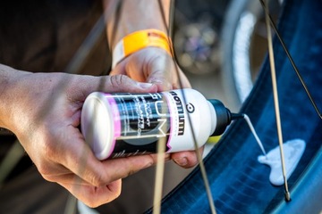 БЕСКАМЕРНЫЙ Молочный Шинный Герметик MOMUM GUM - 200мл