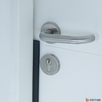 Звукоизоляционный универсальный поролоновый уплотнитель 1,3x2x100см - идеально подходит для дверей