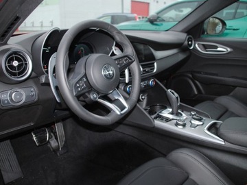 Alfa Romeo Giulia II Sedan Facelifting 2023 2.0 GME Turbo 280KM 2025 Od ręki - 2.0 (280KM) | Klimatyzacja automatyczna + Kamera cofania, zdjęcie 6