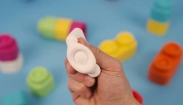 KLOCKI SENSORYCZNE W WIADERKU DLA ROCZNEGO DZIECKA KLOCUSZKI PREZENT