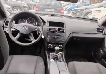 Mercedes Klasa C W204 Kombi T204 1.8 180 K 156KM 2009 Mercedes-Benz Klasa C 2009r, 1.8 LPG. Uszkodzony przod. Jezdzi. 1.8 156KM, zdjęcie 4