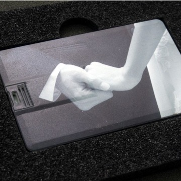 Uniwersalne pudełko na pendrive welur niebieski zamsz, magnes, 4 wkładki