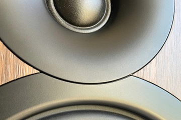 ACOUSTIC ENERGY AE107² ОРЕХ - ЦЕНТРАЛЬНЫЙ С КЛАССОМ