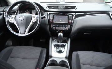 Nissan Qashqai II Crossover 1.2 DIG-T 115KM 2016 Nissan Qashqai 1.2 DIG-T N-Vision Xtronic Kamera 360 Nawigacja 1.2 Benzyna, zdjęcie 21