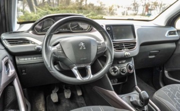 Peugeot 2008 I SUV 1.2 PureTech 110KM 2015 Peugeot 2008 2015 r. 1.2 Benzyna 110KM, zdjęcie 8
