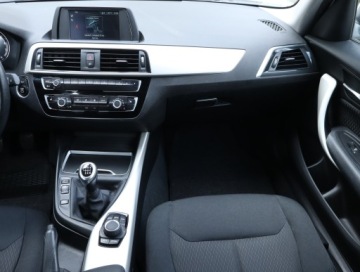 BMW Seria 1 F20-F21 Hatchback 5d Facelifting 2017 118i 136KM 2019 BMW 1 118i, Salon Polska, Klima, Klimatronic, zdjęcie 7