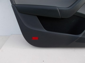 Обшивка левой передней двери на Skoda Octavia III.