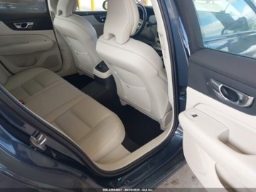 Volvo S60 III 2024 Volvo S60 Recharge Plug-In Hybrid Ultimate Dark Theme 2024 2.0l 2.0 Hybryda, zdjęcie 12