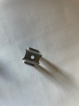 РЕМКОМПЛЕКТ КРОНШТЕЙНА ПОТОЛКА AUDI МОНТАЖНАЯ ПЛАСТИНА