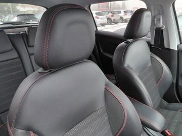 Peugeot 2008 I SUV Facelifting 1.2 PureTech 110KM 2018 Peugeot 2008 GT Line Kamera Navi Klimatronik ParkAssist 1.2 Benzyna 110KM, zdjęcie 15