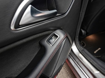 Mercedes CLA C117 Shooting Brake Facelifting 2.0 220 184KM 2017 MERCEDES-BENZ CLA 220 4-Matic Combi 2.0 184KM 2017, zdjęcie 23