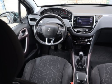 Peugeot 2008 I SUV Facelifting 1.2 PureTech 110KM 2016 Peugeot 2008 1.2 PureTech, Salon Polska, zdjęcie 6