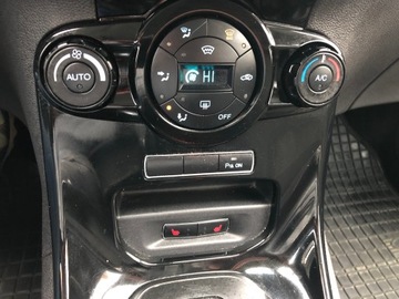 Ford Fiesta VII Hatchback 3d Facelifting 1.0 EcoBoost 100KM 2015 FORD FIESTA AUTOMAT NAVI PARKTRONIC ALU KLIMA GRZANE FOTELE LEDY Z NIEMIEC, zdjęcie 21