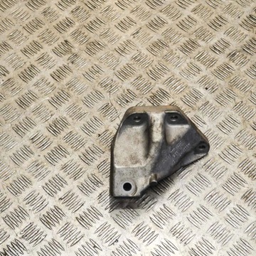 BMW 7 F01 F02 F03 F04 2011 PRAVÁ STRANA UCHYCENÍ / DRŽÁKY MOTORU