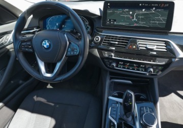 BMW Seria 5 G30-G31 Touring Plug-In 2.0 530e 292KM 2022 BMW 530e 292ps Panorama Hak ACC 4xKlima HiFi 18” Webasto Kamera Sam Parkuje, zdjęcie 17