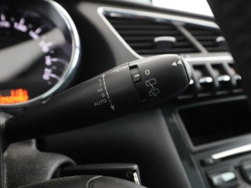 Peugeot 3008 I Crossover Facelifting 1.2 PureTech 130KM 2015 Peugeot 3008 1.2 Benzyna Allure Panorama Navi, zdjęcie 31