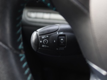 Peugeot 2008 I SUV Facelifting 1.2 PureTech 110KM 2016 Peugeot 2008 1.2 PureTech, Klima, Tempomat, zdjęcie 17