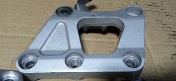 YAMAHA TDM 850 4TX UCHWYT MOCOWANIE SILNIKA RAMY ŁAPY MOCOWANIA UCHWYTY