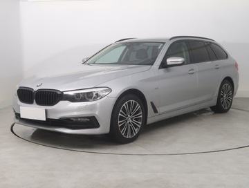 BMW Seria 5 F10-F11 Touring Facelifting 520d 190KM 2017 BMW 5 520d xDrive, Salon Polska, Serwis ASO, zdjęcie 1