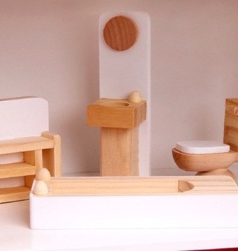 Кукольный домик с розовыми ставнями и открывающейся террасой