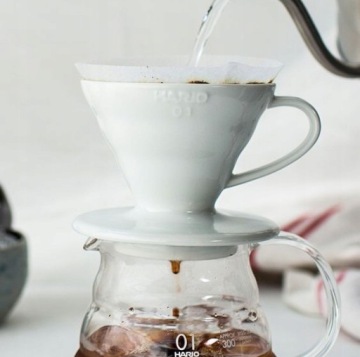 HARIO БЕЛЫЕ ПЛАСТИКОВЫЕ КАПЕЛЬНЫЕ V60-01 + БЕЛЫЕ БУМАЖНЫЕ ФИЛЬТРЫ 100 шт.