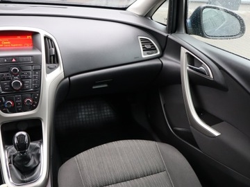 Opel Astra J Sports Tourer 2.0 CDTI ECOTEC 165KM 2011 Opel Astra 2.0 CDTI, 162 KM, Klima, Tempomat, zdjęcie 7