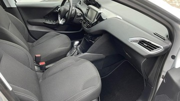 Peugeot 208 I Hatchback 5d Facelifting 1.2 PureTech 110KM 2016 Peugeot 208 1.2 Turbo, zdjęcie 9