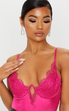 PRETTYLITTLETHING KSA РОЗОВОЕ КРУЖЕВНОЕ БОДИ, размер 32