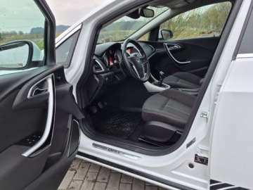 Opel Astra J Hatchback 5d 2.0 CDTI ECOTEC 160KM 2010 Opel Astra J HB 2010r. 2.0 CDTI/160KM Ksenon, bagażnik rowerowy, Alufelgi, zdjęcie 8