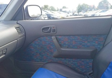 Suzuki Swift III Hatchback 1.0 i 53KM 2002 Suzuki Swift Suzuki Swift Benzyna 53KM, zdjęcie 12
