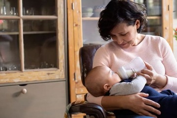 AVENT NATURAL RESPONSE ZESTAW NA PREZENT: 3 BUTELKI ZE SMOCZKIEM + SZCZOTKA