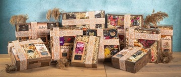 Kosz prezentowy zestaw herbat przetwory czekolada