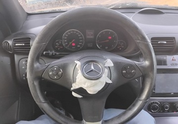 Mercedes CLC 1.8 (180 Kompressor) 143KM 2009 Mercedes-Benz CLC 2009r, 1.8Benzyna. Lekko uszkodzony lewy bok. Jezdzi., zdjęcie 10
