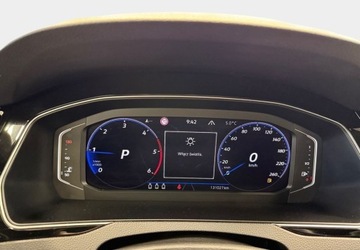 Volkswagen Passat B8 Variant Facelifting 2.0 TDI SCR 150KM 2022 Volkswagen Passat Unikatowe wyposazenie - Masaze - 4 kamery - LED Matrix -, zdjęcie 22