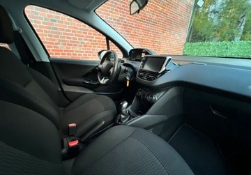 Peugeot 208 I Hatchback 5d Facelifting 1.2 PureTech 82KM 2017 Peugeot 208 Nawigacja Niski Przebieg Alu Gwarancja w cenie Warszawa VRVD, zdjęcie 8