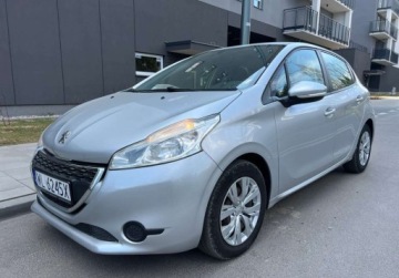 Peugeot 208 I Hatchback 3d 1.2 VTI 82KM 2013 Peugeot 208 Czujniki Kamera niski przebieg Warszawa 1.2 Benzyna 82KM, zdjęcie 1