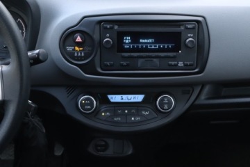 Toyota Yaris III Hatchback 5d Facelifting 2017 1.5 Hybrid 100KM 2020 Toyota Yaris 1.5 Hybrid, Salon Polska, zdjęcie 12