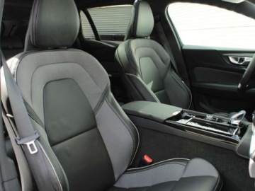 Volvo V60 II  2025 VOLVO V60 T6 AWD Plug-In Hybrid Plus Dark Combi 2.0 (398KM) 2025, zdjęcie 4