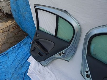DVEŘE ZADNÍ PRAVÉ NISSAN ALMERA N16 00-06 B22