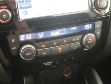 Nissan Qashqai II Crossover 1.2 DIG-T 115KM 2017 Nissan Qashqai 1.2 DIG-T, Salon Polska, zdjęcie 11