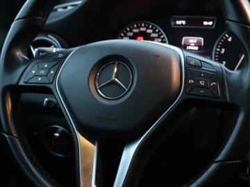 Mercedes Klasa A W176 Hatchback 5d 1.6 180 BlueEFFICIENCY 122KM 2013 Mercedes A A 180, Salon Polska, Skóra, Navi, zdjęcie 19