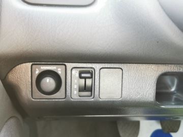 MG ZR 1.8 WC 160KM 2002 MG ZR 1.8 WC 160KM * Manual * Przebieg 83900km * Zadbany * Radio JVC, zdjęcie 11