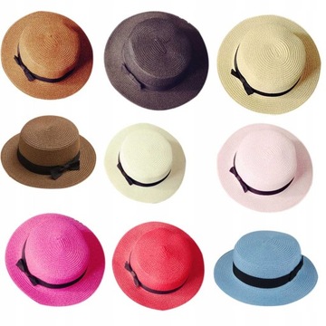 Плоская соломенная шляпа с небольшими полями.